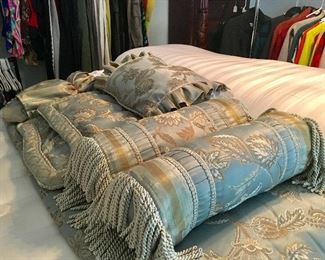 Luxury Queen Bedding Suite. 