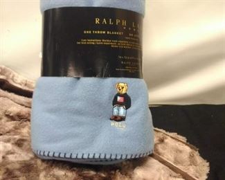  Blankets and Pillows https://ctbids.com/#!/description/share/161894
