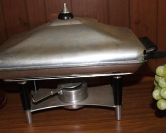 Retro cool heated chafing dish