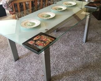 Scandinavian Concepts 5'6" glass table expands to 8' long......Cost $3000.oo ……...you pay $850...