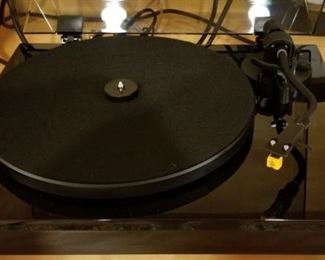 Turntable by Fluance