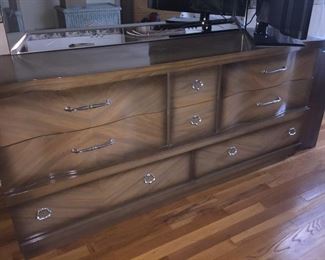 Mid century queen bedroom set like new!