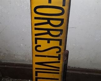 S Forestville Av Street Sign