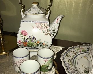 Beautiful Franklin Mint Asian-themed items--vases, lamps, tea sets and more.