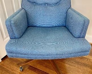 Vintage Dunbar Mid Century swivel chair (1 available)