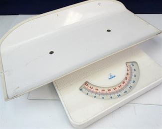 Vintage Redmon Baby Weighing Scale
