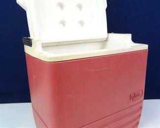 Igloo Brand 24 Qt. Insulated Cooler in Red