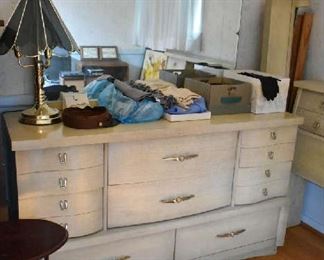 DRESSER W/MIRROR