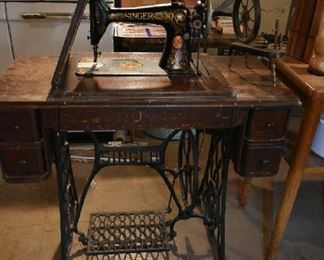 SINGER SEWING MACHINE