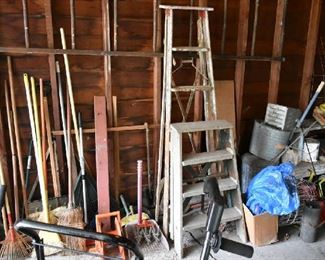 GARDENING, LADDERS
