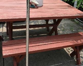PICNIC TABLE