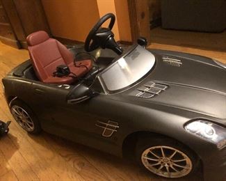 Kids Fully Working Electric Mercedes w/ Charger!