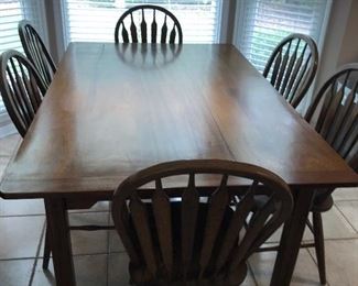 Beautiful mid-century farmhouse table & chairs by Dinaire, Buffalo, NY. 