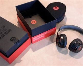 beats solo 2, NEW IN BOX!