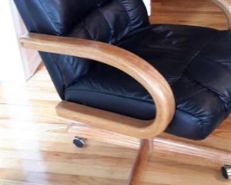 Very nice oak table with four real leather swivel chairs on casters. One leaf.