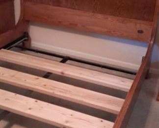 Stunning Queen oak sleigh bed, like new!