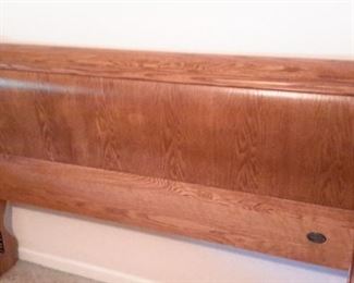 Stunning Queen oak sleigh bed, like new!