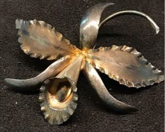 K067 Antique Sterling Pin Peru