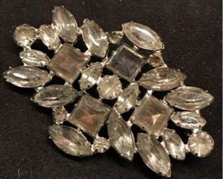 M025 Vintage Costume Brooch