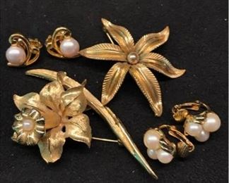 M045 Boucher Brooch  Others
