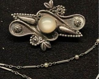 M047 Vintage Sterling Pin Moonstone