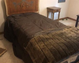 ANTIQUE TWIN BED