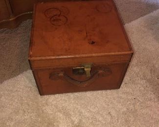 LEATHER SUITCASE