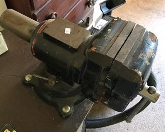  Large bench vice 