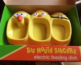 Big Mouth Singers Electric Feeding Dish in Box