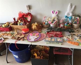 Assorted Holiday Decor