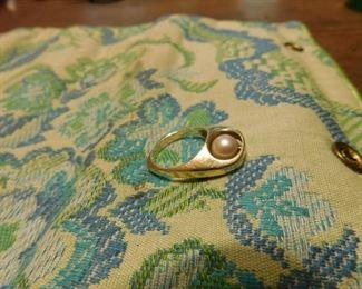 Ladies Pearl Ring(14K Gold/7 Grams)