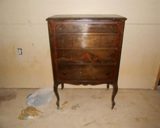 Vintage chest of drawers