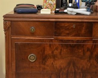 Flame Mahogany Chest of Drawers / Dresser