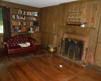 Leather settee - little to no wear