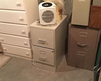 Chest of drawers, small fan