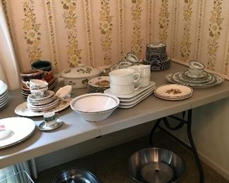 Lovely china with lots of pieces