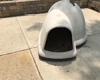 Igloo dog kennel