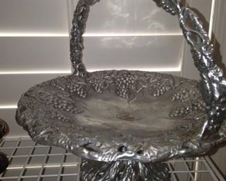 Grape clusters basket