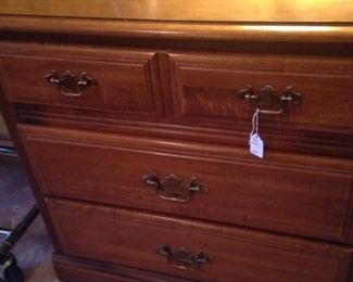 Maple 2-drawer nightstand