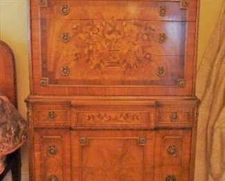 Outstanding French bedroom suite