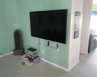 Vizio 75 inch flatscreen TV