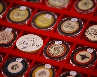 tons old clay chips plus 2400 casino chips