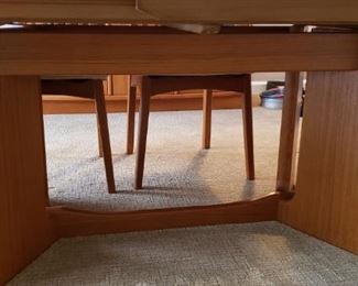 SIDE VIEW OF TABLE BASE