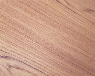 CLOSE UP OF TABLE GRAIN
