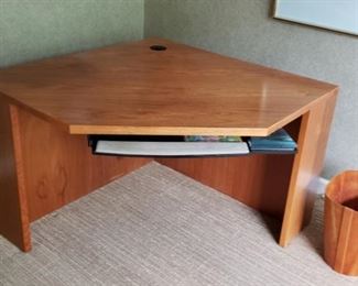 CORNER COMPUTER DESK