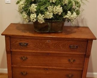 VINTAGE 3 DRAWER CHEST 42 X 17 X 33 ON CASTERS