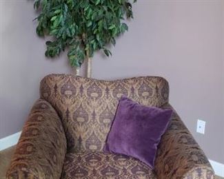 ARM CHAIR IN PLUM/TAN PATTERNED FABRIC BY CARTER 