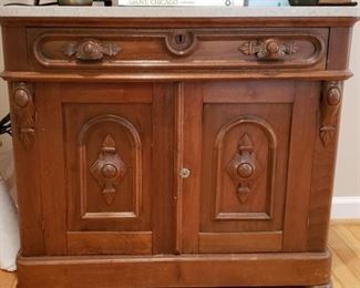VINTAGE CABINET W/REMOVABLE MARBLE TOP 33X16..... TOP DRAWER AND TWO DOORS 