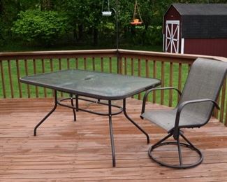 PATIO TABLE W/4 CHAIRS