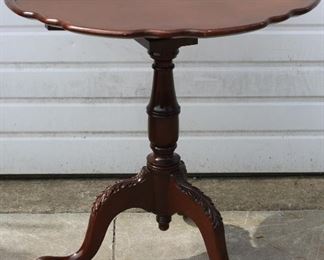 Mahogany pie crust edge tilt top table